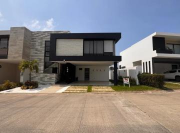 1 · Venta? Casa Familiar en Punta Tiburón con Paneles Solares?