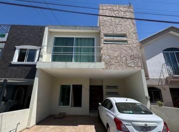 Casa · 153m² · 4 Recámaras · 2 Estacionamientos · Casa en Renta en Francisco Villa