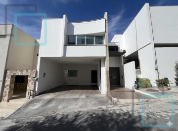 Casa · 375m² · 3 Recámaras · 2 Estacionamientos · Casa en Venta Las Privanzas Zona Monterrey