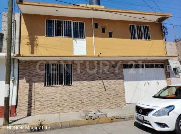 Casa · 215m² · 5 Recámaras · 2 Estacionamientos · Casa en Venta con Local Comercial Chimalhuacan Edomex