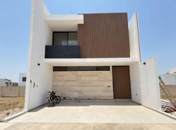 Casa de 3 habitaciones, León · Casa en Venta Mayorca Residencial Leon Gto, Zona Sur. Privada con Alberca, Gym y Área Social