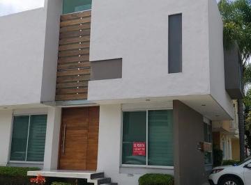 Casa · 155m² · 3 Recámaras · 2 Estacionamientos · Renta Casa en Nueva Galicia