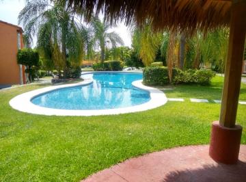 Casa en condominio de 2 habitaciones, Emiliano Zapata · Casa con Alberca Se Aceptan Créditos a Solo $1,150,000!