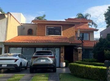Casa de 3 habitaciones, Zapopan · Valle Real Casa en Venta