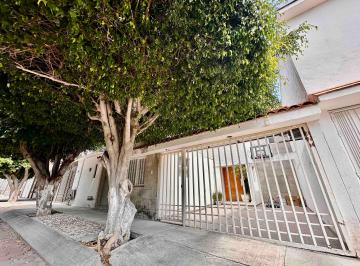 Casa de 3 habitaciones, Querétaro · Acogedora Casa con Excelente Ubicación en Santiago de Querétaro.