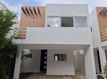 Casa de 3 habitaciones, Solidaridad · Casa de 3 Recámaras con Jardín Amplio y Amenidades Familiares en Playa del Carmen