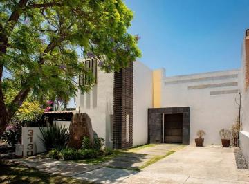 Casa de 3 habitaciones, Zapopan · Casa Panorámica en Venta en Bugambilias, Zapopan