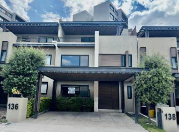 Casa · 270m² · 3 Recámaras · 2 Estacionamientos · Casa Fraccionamiento Villa Carreido en El Marqués
