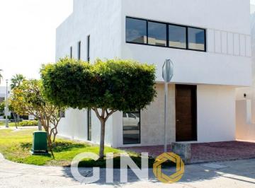 Casa · 153m² · 3 Recámaras · 2 Estacionamientos · Casa en Venta en Nuevo Mazatlán