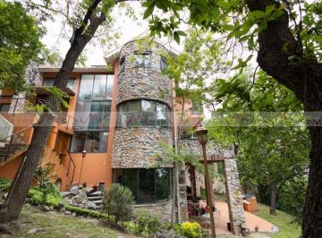 Casa · 847m² · 4 Recámaras · 3 Estacionamientos · Casa en Venta en Bosques de San Angel