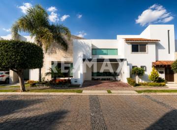Casa en condominio · 410m² · 3 Recámaras · 2 Estacionamientos · Casa en Renta en El Lomas de Angelópolis 1 - (4)