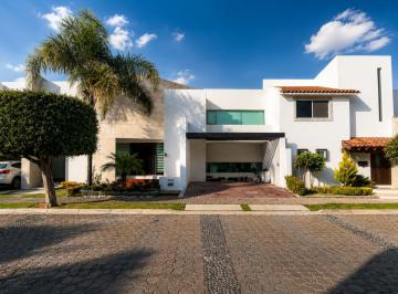 Casa en condominio · 410m² · 3 Recámaras · 2 Estacionamientos · Casa en Renta en El Lomas de Angelópolis 1 - (4)