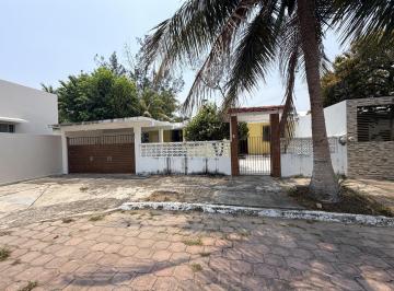 Casa · 197m² · 3 Recámaras · 2 Estacionamientos · Casa en Venta Boca del Rio Colonia Petrolera (Heriberto Kehoe) Veracruz