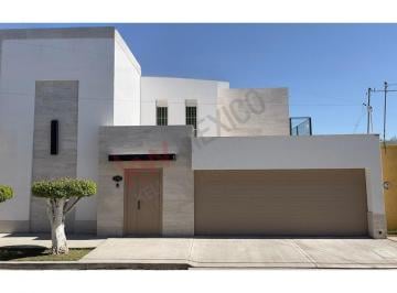 N/A · Casa en Venta de 2 Plantas con Portón Eléctrico y Terraza