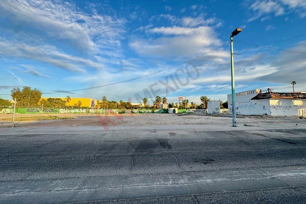 Land for Sale for Investment in Plaza Cachanilla, Mexicali
