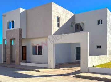N/A · Casa en Venta con Habitación en Planta Baja en Privada Villaseñor  - Lista Para Habitar