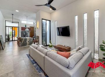 Casa de 2 habitaciones, Mérida · Casa Moderna Llena de Luz con Patio Privado, Piscina y Sistema Solar – Lista Para Habitar en Centro