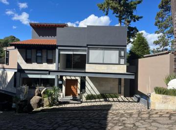 Casa en condominio · 853m² · 3 Recámaras · 5 Estacionamientos · Exclusiva Residencia en Venta de Lujo en Avándaro