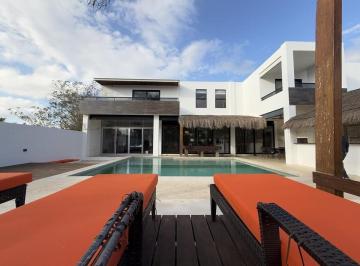 7c0a05a6c7a48dc8ab55a376b12a9215d2bb6800c5b45e039b420fe0394c3776 · Casa en Venta en Privada Blue Cedar – Norte de Mérida