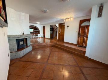Casa · 2 Estacionamientos · Casa - Metepec Centro