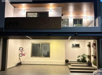 Casa · 300m² · 3 Recámaras · 2 Estacionamientos · Casa en Renta en Altabrisa