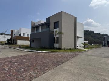 Casa · 245m² · 3 Recámaras · 2 Estacionamientos · Casa en Esquina en Venta Punta Tiburón