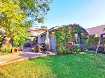 84a6afdb9fef3da09cf3f1133f9884bc51766fc579ba0bbbc2d6ad6758290bad · Venta Casa, de un Nivel, con Jardín, Lomas de Chapultepec