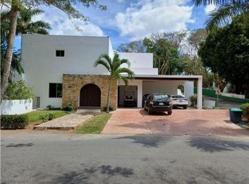 cc1369725fb79f750c3aa89fe2a0c7363872e32ac0d19eb0ac777e46fcb024cb · Casa en Venta Dentro de Club de Golf La Ceiba con Vista Al Campo