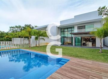 Casa · 500m² · 4 Recámaras · 5 Estacionamientos · Casa en Renta en Cancún en Residencial Lagos del Sol a Pie de Lago con Alberca y Jardín