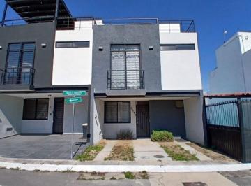 Casa · 98m² · 3 Recámaras · 2 Estacionamientos · Casa en Venta en Luna Bosque