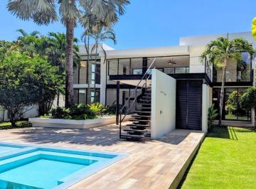 336e44a2b685274c3e7be01a915c9cac0a672b0b25d46dc905ac41ebabf0785a · Venta de Casa Dentro de Club de Golf La Ceiba Reconocido Arquitecto