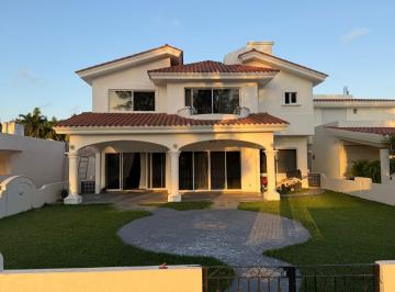 Casa · 300m² · 3 Recámaras · 2 Estacionamientos · Casa en Renta en El Cid