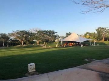 fec1b3bb2b3f6b93b89c24a0be9e45072c47eaa61527449b9abd54467861d04b · Se Vende Terreno en Yucatán Country Club Frente del Parque