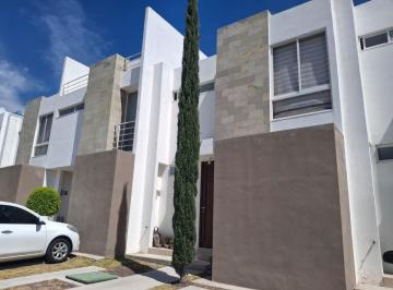 Casa de 3 habitaciones, El Marqués · Casa Renta Zakia, Cond. Corvus