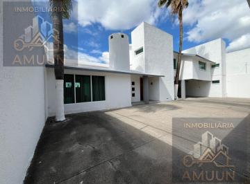 Casa · 512m² · 4 Recámaras · 4 Estacionamientos · Casa en Venta, Céntrica en Querétaro!