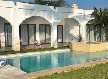Casa · 213m² · 2 Recámaras · 2 Estacionamientos · Casa en Venta 1 Planta con Alberca, Mata de Uva, Veracruz