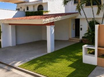 Casa de 3 habitaciones, Mérida · Casa con Alberca en Colonia Montealban