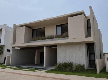 Casa · 310m² · 4 Recámaras · 2 Estacionamientos · Venta de Casa en Las Olas Residencial 4 Recamaras