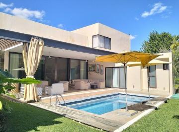 570b20a4383abe45501f5a86407c0b0f3a36a0074f4cc901a35a99809e70829c · Elegante Casa en Venta en Yucatan Country Club