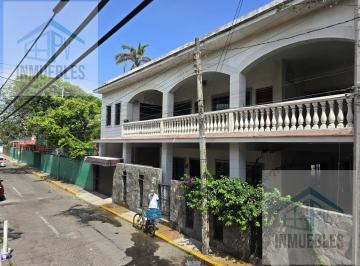 Casa · 540m² · 3 Recámaras · 2 Estacionamientos · Casa en Venta | a Media Cuadra del Mar |ricardo Flores Magón | Veracruz