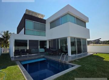 Casa · 310m² · 3 Recámaras · 2 Estacionamientos · Casa en Venta en Las Olas Residencial