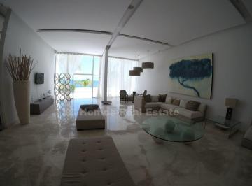 Departamento · 190ha · 3 Recámaras · 2 Estacionamientos · Departamento Venta Zona Hotelera Frente Al Mar Amueblado en