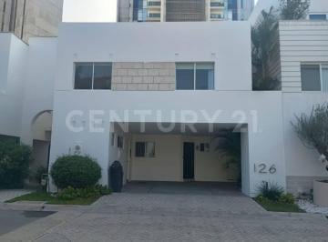 Casa · 375m² · 4 Recámaras · 2 Estacionamientos · Casa en Renta Ventanas a La Huasteca Santa Catarina
