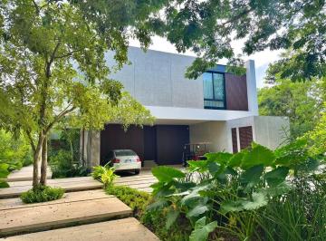 abecf90d6f1715c2346b387f8cf3d2541c33b41974e1050e0dbeed01a0905c19 · Casa en Venta con Vista Espectacular a Cenote y Campo de Golf