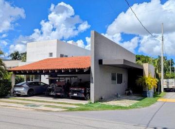 90b1e902fc4ffaec932f800add60b239a04afcb71ad5ad5f17228f8d7f4f3886 · Venta de Casa de Una Sola Planta en Club de Golf La Ceiba