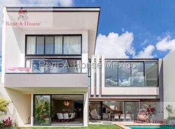 Casa · 600m² · 4 Recámaras · 4 Estacionamientos · Casa en Venta en Ahuatlan, Cuernavaca Jl 26 - 482.