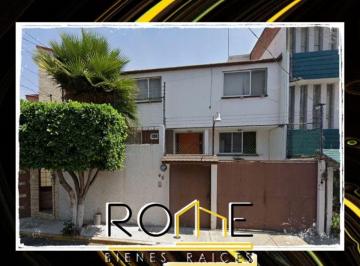 Casa de 4 habitaciones, Coyoacán · Casa en Paseos Taxqueña de Recuperacion Bancaria Muy Cerca del Club de Golf!