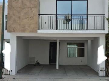 Casa · 188m² · 3 Recámaras · 2 Estacionamientos · Casa en Venta en Privada La Rioja, Soledad