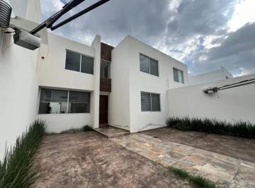 1 · Casa en Renta Zona Querencia (Las Quintas)