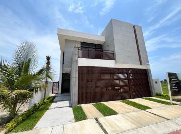 Casa · 3 Recámaras · 2 Estacionamientos · Casa - La Riviera Veracruzana
